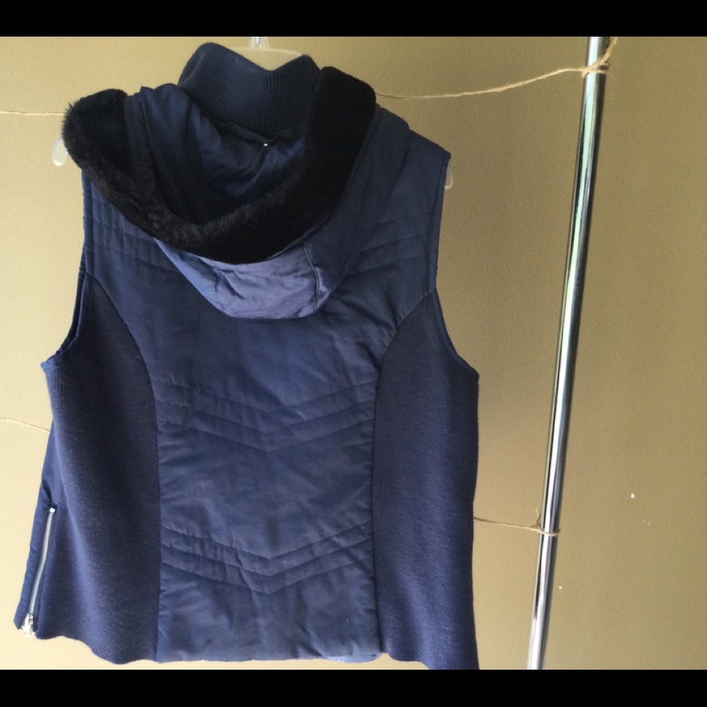 I.N. Studio quilted zip front vest